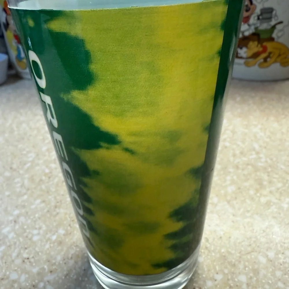 Oregon Ducks  U of O Green and Yellow Tie-Dye Glass with O Logo